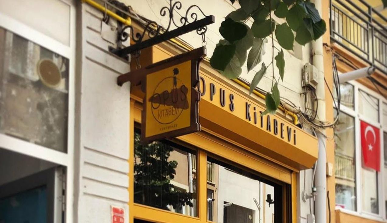 Eskişehir’de Kitabevi Olmak: Opus Kitabevi ile Röportaj - Nazlı Sinanoğlu İnanç İsa Gürler